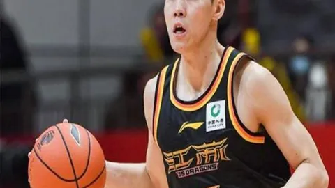 “东契奇狂揽46分三双，詹姆斯高效贡献24分！湖人客场逆袭公牛，精彩对决不容错过！”